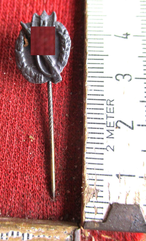 Anstecknadel ORDEN Wehrmacht mit HK Infanterie Sturm Abzeichen aus einem alten Händlerbestand