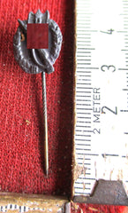 Anstecknadel ORDEN Wehrmacht mit HK Infanterie Sturm Abzeichen aus einem alten Händlerbestand