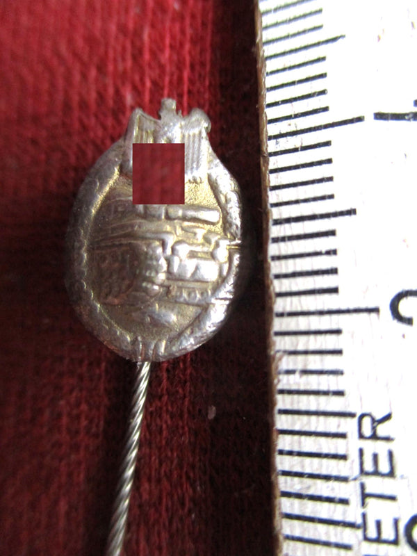 Anstecknadel ORDEN Wehrmacht mit HK Panzer Kampf Abzeichen aus einem alten Händlerbestand