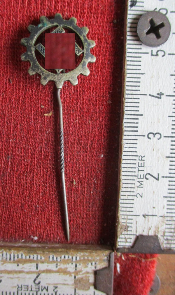 Anstecknadel ORDEN DAF mit HK Deutsche Arbeits Front aus einem alten Händlerbestand