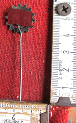 Anstecknadel ORDEN DAF mit HK Deutsche Arbeits Front aus einem alten Händlerbestand