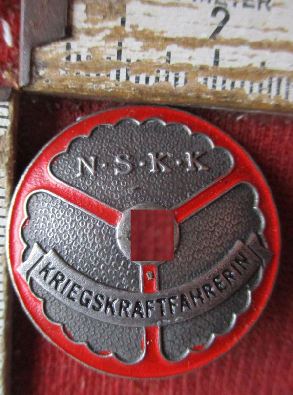 NSKK Kriegskraftfahrerin Orden Abzeichen an Nadel
