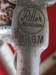 Wehrmacht Waffen-SS Feldflasche M31, mit Beriemung, Verschluß und Filzüberzug,