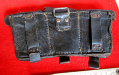 SS Magazintasche 3-fach Schwarzes genarbtes Leder, Eisennieten, SS-Markierung 40 im Leder