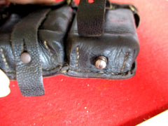 SS Magazintasche 3-fach Schwarzes genarbtes Leder, Eisennieten, SS-Markierung 40 im Leder
