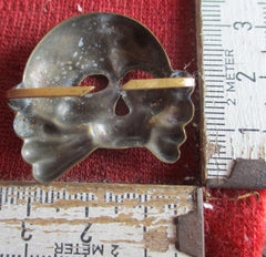 SS Totenkopf Abzeichen rückseitig 2 Splinte zum befestigen aus einem alten Händlerbestand