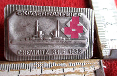 ORIGINAL Orden und Ehrenzeichen Deutschland Drittes Reich, 1933-1945 Probe oder Präsentationrakfeier Chemnitz 1933. Rechteckige Platte, Silber 925, massiv, mit Darstellung des achteckigen Abzeichens. 43 X 25 mm; 31,99 g.vorzüglich