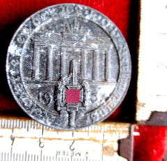 SA Tag Berlin 1937 NSDAP Abzeichen gemarkt an Nadel mit HK