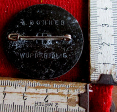 SA Tag Berlin 1937 NSDAP Abzeichen gemarkt an Nadel mit HK