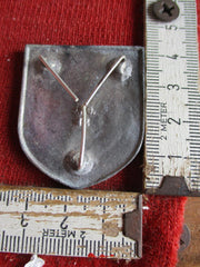 SS Helm Wappen aus Metall Siegrunen rückseitig Splinte zum befestigen
