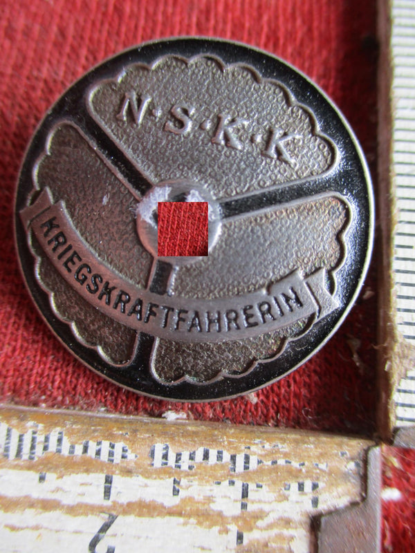 NSKK Kriegskraftfahrerin Orden Abzeichen an Nadel
