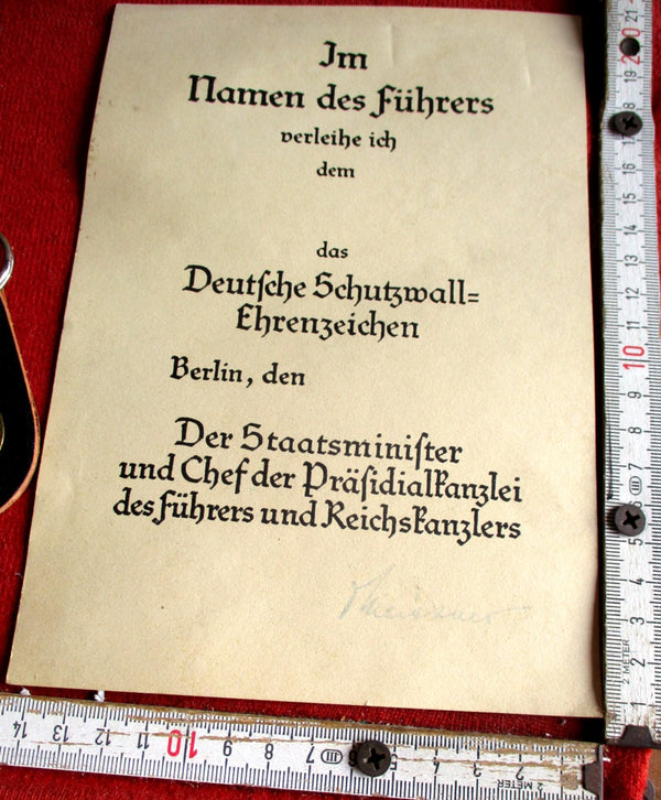Urkunde blanko mit Unterschrift Deutsche Schutzwall Ehrenzeichen Reichskanzlei aus einem alten Händlerbestand