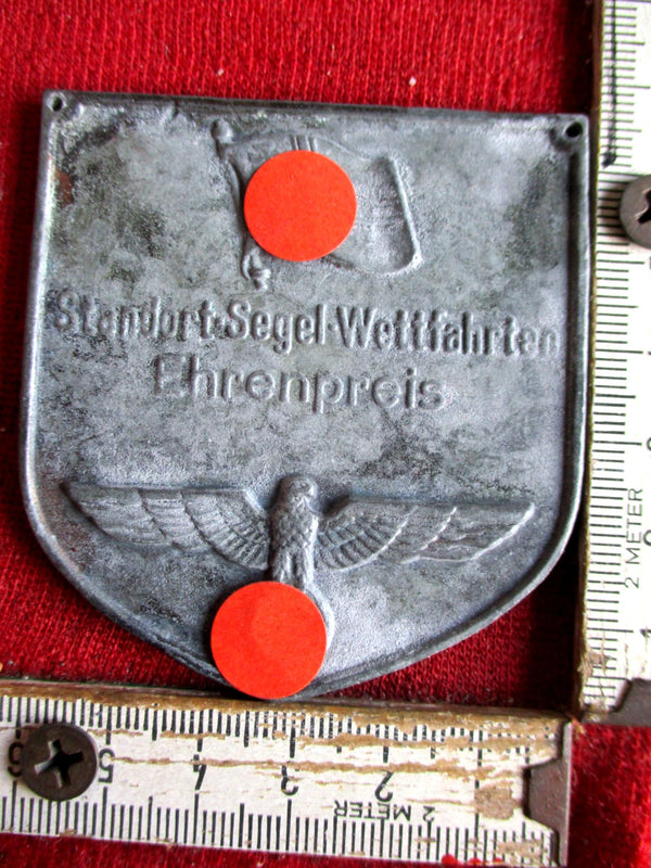 Marine Standort Segel-Wettfahrten Ehrenpreis mit HK Reichskriegsfahne in Wappenform, ca.60x55 mm