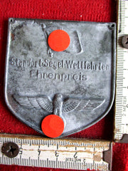 Marine Standort Segel-Wettfahrten Ehrenpreis mit HK Reichskriegsfahne in Wappenform, ca.60x55 mm