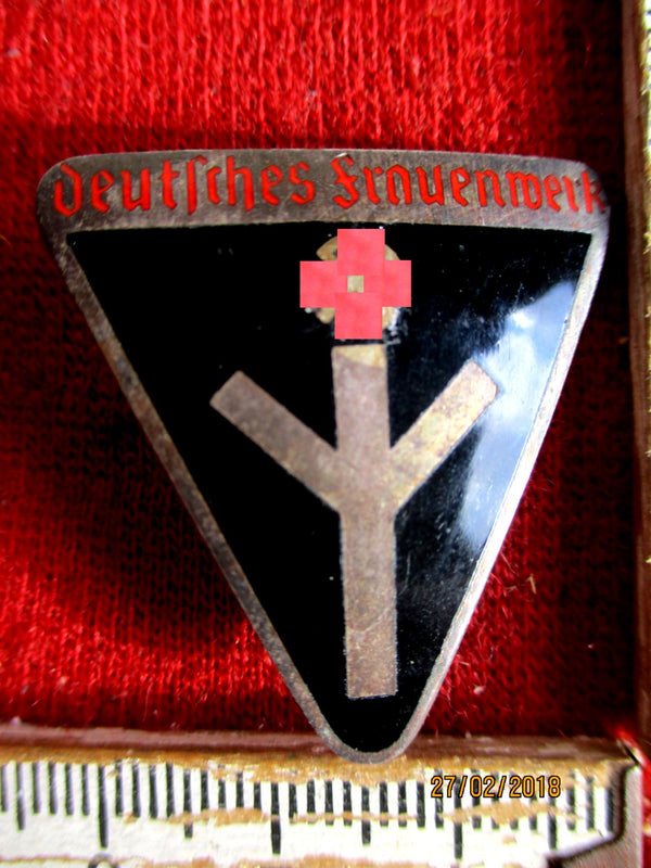 Deutsches Frauenwerk Mitgliedsabzeichen RZM gemarkt mit HK ORIGINAL Abzeichen