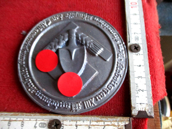 RAD Plakette mit HK und Spaten Reichs Arbeits Dienst Durchmesser ca. 85 mm