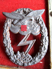Erdkampf Orden Luftwaffe Erdkampfabzeichen mit HK an Schraubscheibe oder Nadel