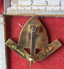 RAD in Gold emailliert Abzeichen an Nadel gemarkt mit HK Reichs Arbeits Dienst