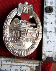 Orden Wehrmacht Panzer in Silber mit HK an Nadel hohl geprägt