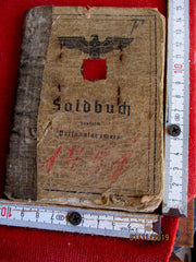 Militärpaß Soldbuch Ausweis Wehrmacht mit vielen Eintragungen und Stempelungen  aus einem alten Händlerbestand
