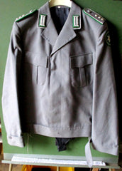 Gebirgsjäger Hauptmann Uniform Rock Jacke + Hose Breeches Bundeswehr mit Abzeichen Größe siehe Etikett aus einem alten Händlerbestand