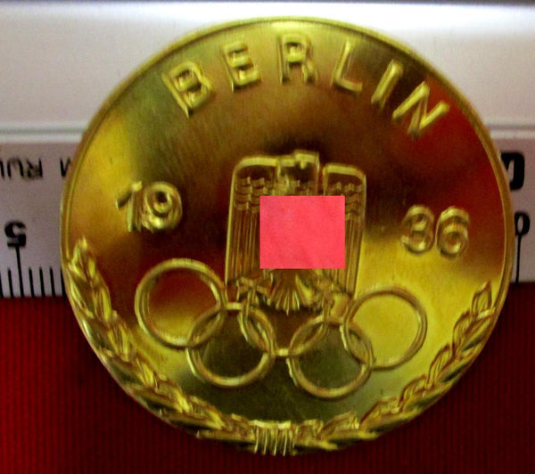 Berlin 1936 goldfarbene Plakette Abzeichen Olympia Olympiade mit HK und Adler Durchmesser ca. 45 mm