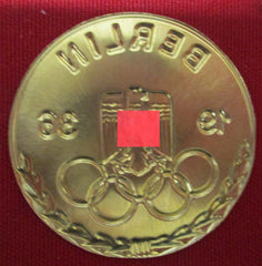 Berlin 1936 goldfarbene Plakette Abzeichen Olympia Olympiade mit HK und Adler Durchmesser ca. 45 mm