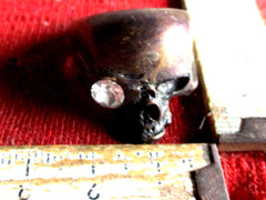 SS Ring Kantinenring ca 20 mm Durchmesser Ehrenring Totenkopf Ring aus Metall mit Brillie ?