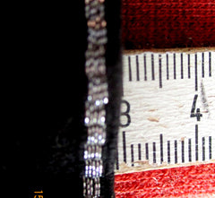 SS Ärmelband der Waffen - SS Division "DAS REICH" Weiße Wollfadenstickerei auf gewebter schwarzer Tuchunterlage mit versilberten Metallfäden Maße 44 x 3 cm