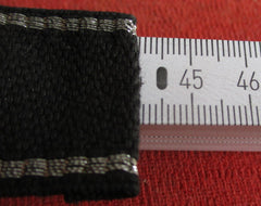 SS Ärmelband der Waffen - SS Division "DAS REICH" Weiße Wollfadenstickerei auf gewebter schwarzer Tuchunterlage mit versilberten Metallfäden Maße 44 x 3 cm