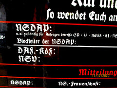 Dreifarbig emailliertes Blechschild "Hier spricht die NSDAP" Volksgenossen braucht Ihr Rat und Hilfe so wendet Euch an die NSDAP" weitere Felder zum Eintragen von Öffnungszeiten