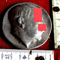 Adolf Hitler Plakette mit aufgehender Sonne und HK