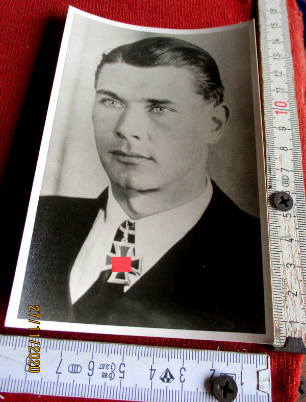 Foto AK Ritterkreuz Träger U-Boote Marine Maße siehe Scan Trojer, Hans Hartwig