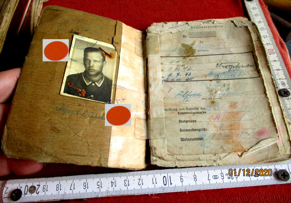 Wehrpass Soldbuch Wehrmacht mit HK ausgefüllt aus einem alten Händlerbestand