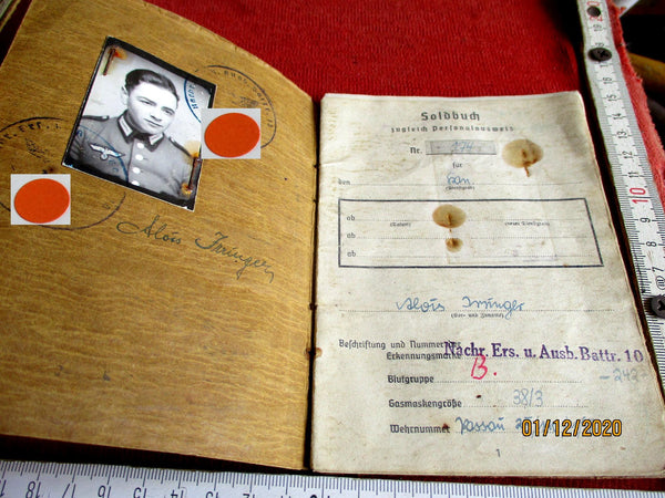 Wehrpass Soldbuch Wehrmacht mit HK ausgefüllt aus einem alten Händlerbestand