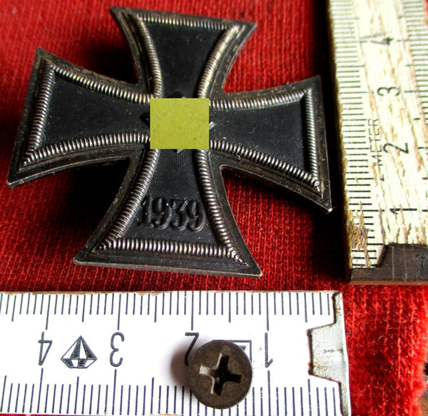 EK I Eiserne Kreuz an breiter Nadel gemarkt mit HK 1939