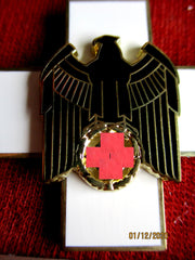 Ehrenzeichen für Deutsche Volkspflege 1. Stufe Halskreuz, Buntmetall vergoldet und emailliert, mit aufgelegtem Adler