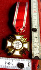 NSDAP Dienstauszeichnung in Gold Treue für Führer und Volk Buntmetall vergoldet und emailliert, mit Adler und HK