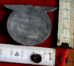 SS Abzeichen mit Devise --- heißt Treue Plakette Abzeichen mit HK aus Metall