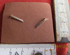 RAD weiblich Weiblicher Reichs Arbeits Dienst für Mütze Schiffchen rückseitig 2 Splinte Abzeichen mit HK aus Metall