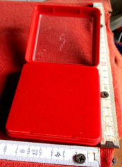 Orden Medaille roter Samt Schachtel Geschenk-Box - Münze Box Lagerung Geschenkverpackung Verkauf Kastenmaß, ca. (L x B x H)/ ca. 8,5 cm breit, 8,5 cm 8lang, 2,0 cm hoch aus einem alten Händlerbestand