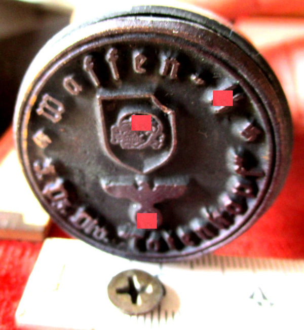 Waffen SS Stempel aus Messing Wappen mit Totenkopf Reichsadler + HK aus Holz + Metall super für die Vitrine