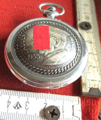 silbrige ADOLF HITLER Führer IASCHENUHR mit HK und Porträt