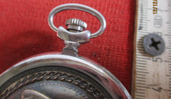 silbrige ADOLF HITLER Führer TASCHENUHR mit Porträt + Hakenkreuz aus einem alten Händlerbestand