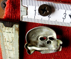 SS Mütze Abzeichen Totenkopf + Knochen Panzer rückseitig 2 Splinte zum befestigen Skull