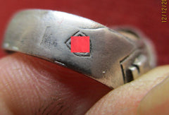 SS mit Totenkopf + HK erhabener Ring Durchmesser ca 20 mm aus Metall super Sammlerring für die Vitrine