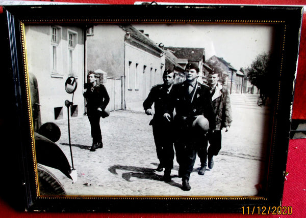 Foto Uniform Panzer Trupp mit Widmung im Rahmen Fronturlaub 26x20 cm aus einem alten Händlerbestand