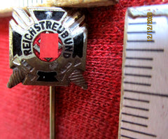 Reichstreubund ehemaliger Berufssoldaten EK Anstecknadel mit HK aus einem alten Händlerbestand