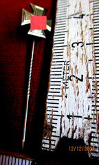 Anstecknadel eiserne Kreuz EK emailliert mit HK aus einem alten Händlerbestand