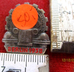 Automobil Ausstellung Berlin 1938 DAF an Nadel mit HK Abzeichen aus einem alten Händlerbestand